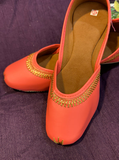 Coral Pink & Gold Embroidered Punjabi Jutti – Handcrafted Ethnic Footwear with Elegant Zari Detailing for Weddings & Festive Wear