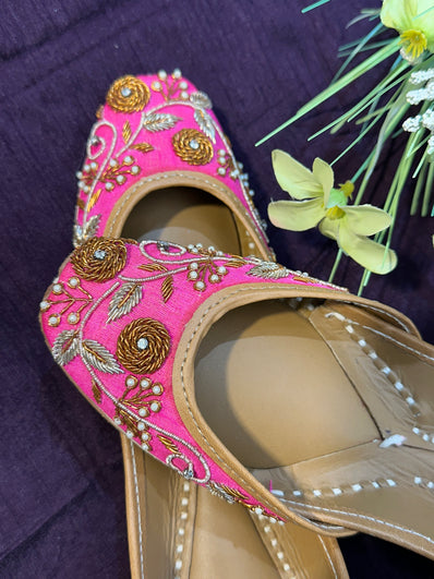 Elegant Handcrafted Punjabi Jutti - Pink & Gold Embroidered Ethnic Footwear for Women