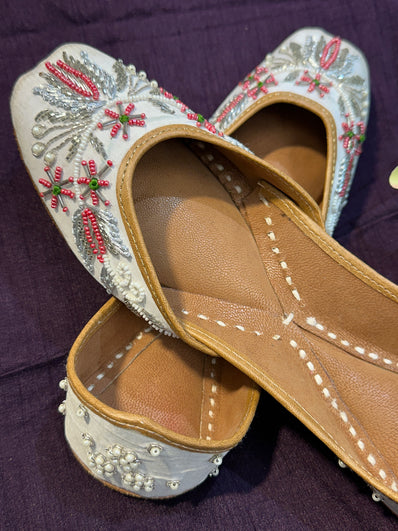 Elegant White Punjabi Jutti - Handcrafted Ethnic Footwear with Pearl & Bead Embroidery