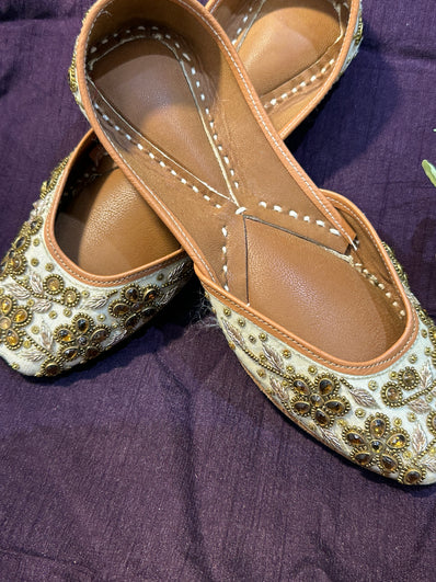 Luxury Golden Stone Work Punjabi Jutti - Handcrafted Ethnic Footwear with Stone & Bead Embroidery