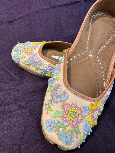Pastel Floral Embroidered Punjabi Jutti - Handcrafted Ethnic Footwear with Beads & Threadwork