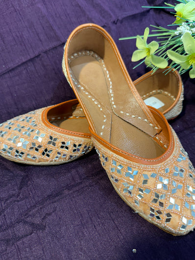 Peach & Mirror Work Punjabi Jutti – Handcrafted Ethnic Footwear with Beaded Detailing & Reflective Embellishments