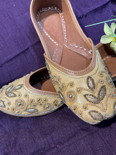 Golden Floral Embroidered Punjabi Jutti – Handcrafted Ethnic Footwear with Beads & Zari Work for Weddings & Festive Wear