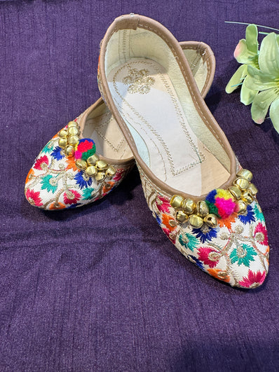 Girls Ethnic Jutti with Ghungroo Bells & Embroidered Floral Design – Traditional Festive Footwear