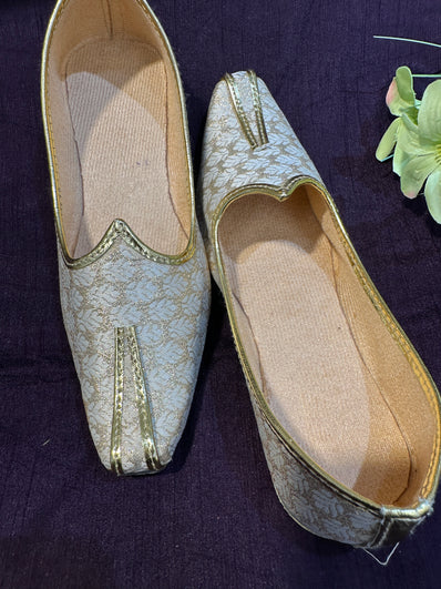 Boys Golden Punjabi Jutti | Traditional Ethnic Mojari for Kids - Wedding & Festive Wear (Copy) (Copy)